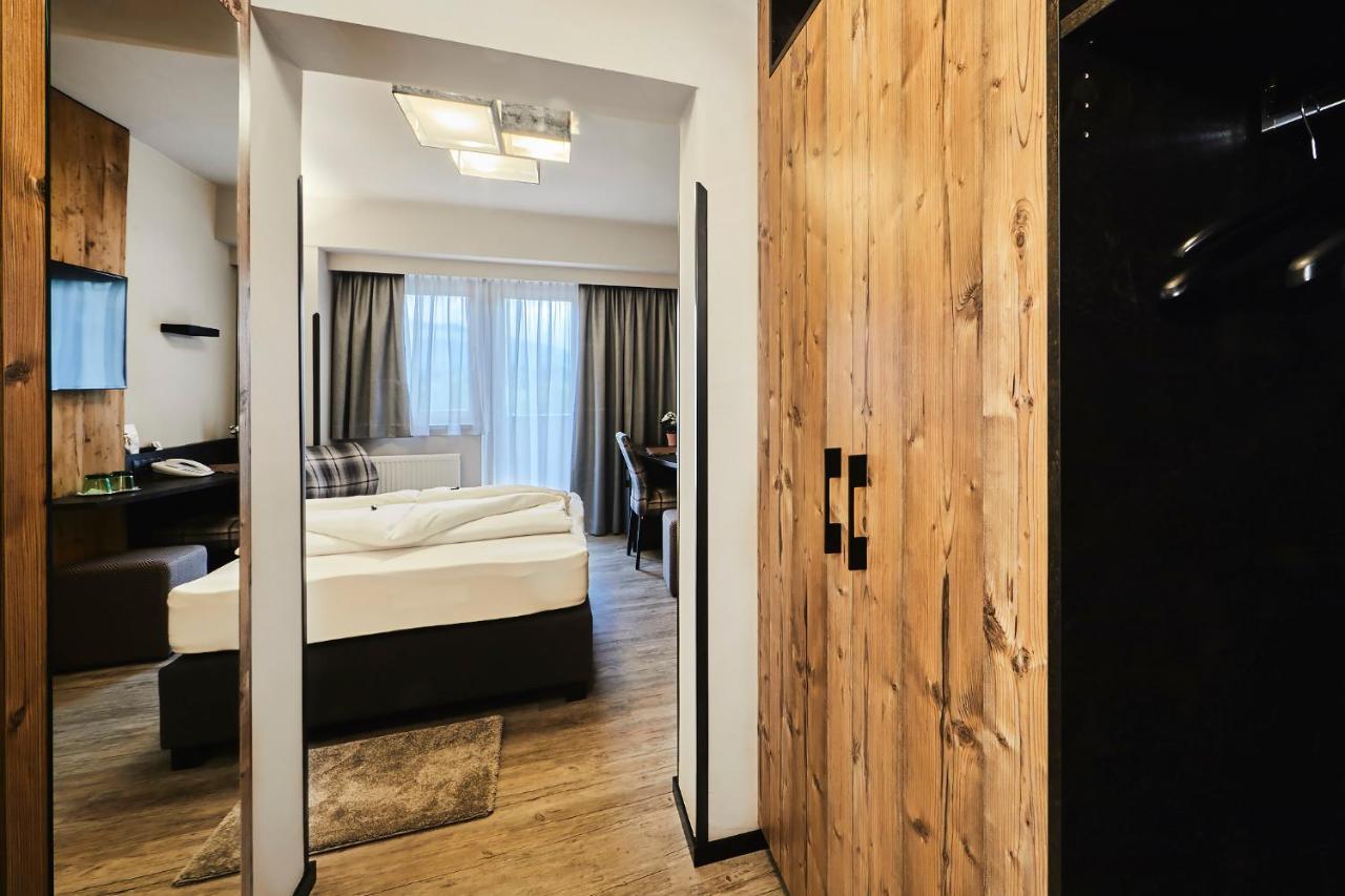 Aparthotel Bergland Soll Bagian luar foto